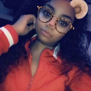 Meet your Posher, Karissa